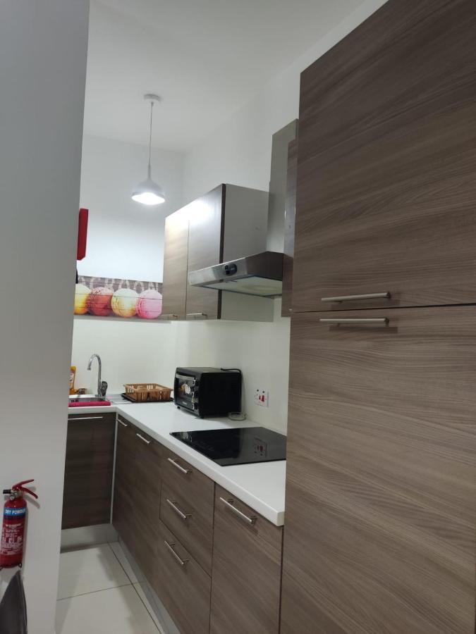 Hampton Court, Block C, N.2 Apartment เซนต์พอลส์เบย์ ภายนอก รูปภาพ