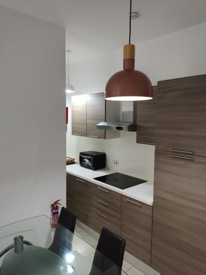 Hampton Court, Block C, N.2 Apartment เซนต์พอลส์เบย์ ภายนอก รูปภาพ