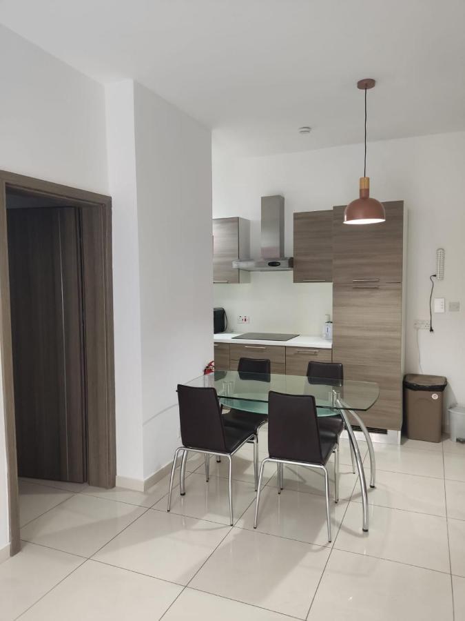 Hampton Court, Block C, N.2 Apartment เซนต์พอลส์เบย์ ภายนอก รูปภาพ